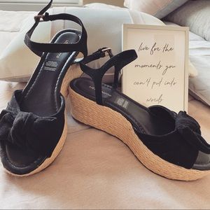 Liz Claiborne black wedges